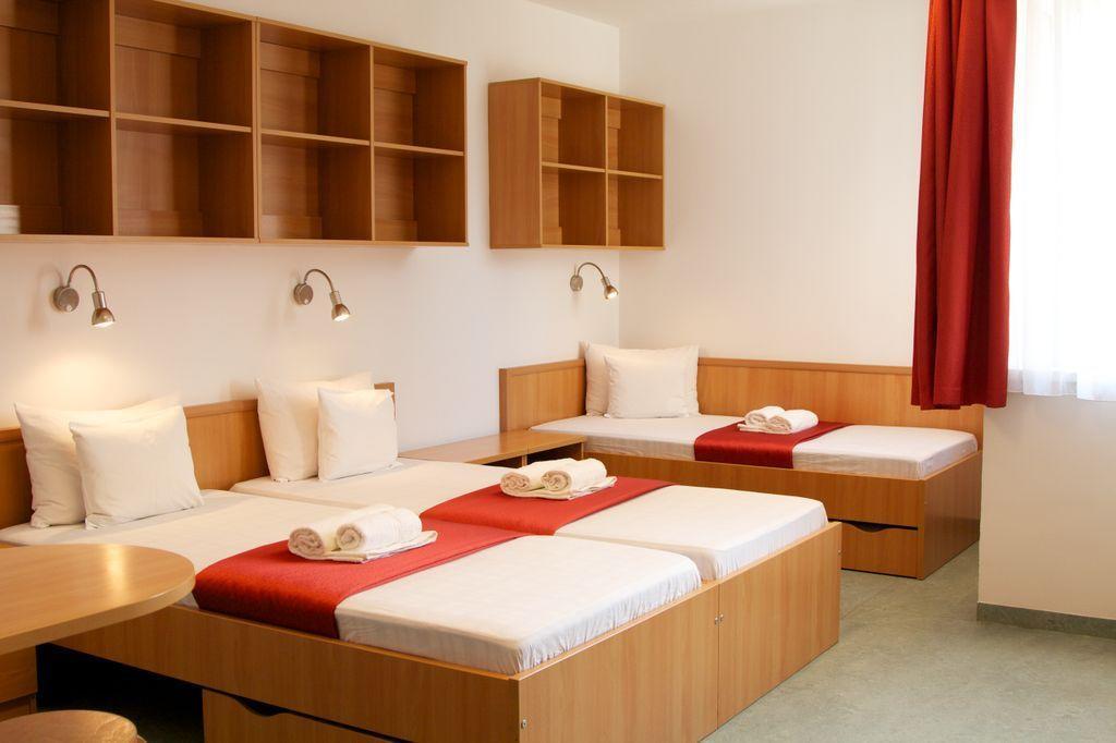 UNI HOTEL DI KOTTHON MISKOLC 3 Magyarorsz g HUF 14171 rt l